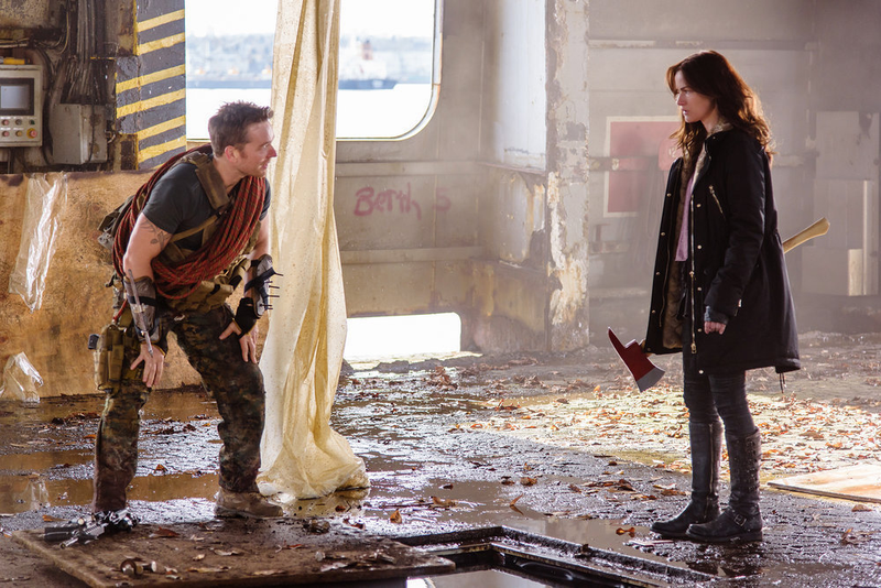 Jonathan Scarfe, Kelly Overton (Photo: Dan Power/Syfy)